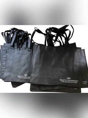 Lot of 15 
Brand New

SCOTTY CAMERON GALLERY

Tote bags 
Black w White 
Golf